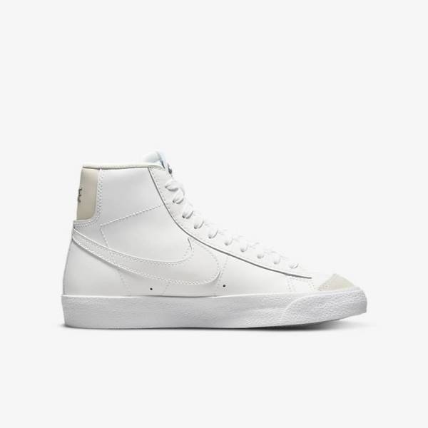 Nike Blazer Mid 77 Older Dječje Tenisice za košarku Bijele Svijetlo Smeđe Bijele | NK089HBF