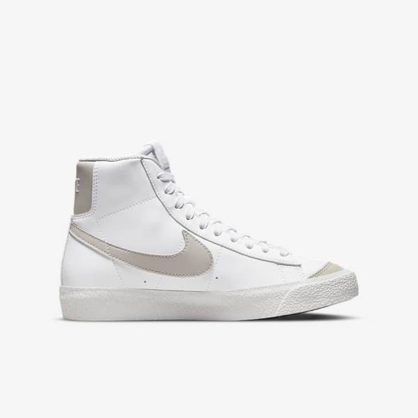 Nike Blazer Mid 77 SE Older Dječje Tenisice za košarku Bijele Svijetlo Bež | NK657IEW