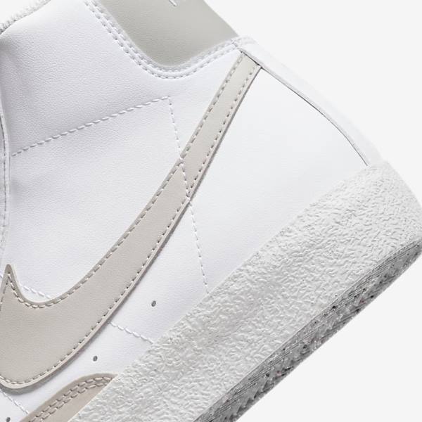 Nike Blazer Mid 77 SE Older Dječje Tenisice za košarku Bijele Svijetlo Bež | NK657IEW