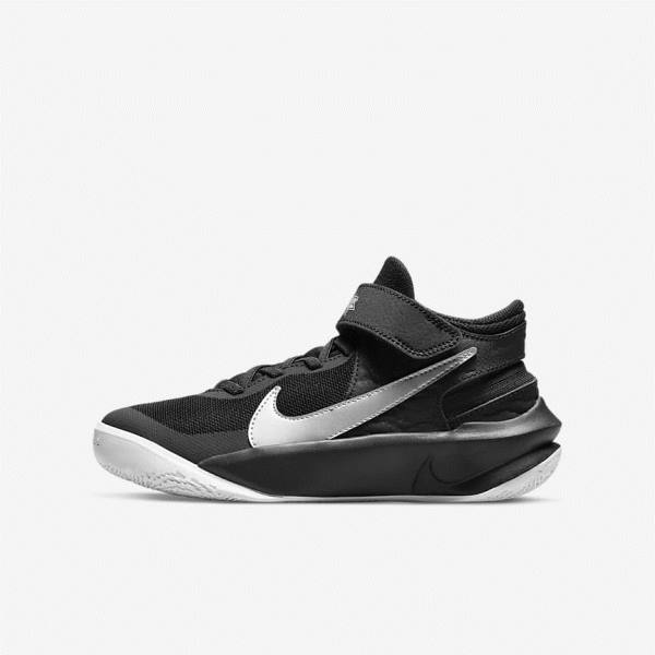 Nike Team Hustle D 10 FlyEase Older Dječje Tenisice za košarku Crne Bijele Metalne Srebrne | NK532HWE